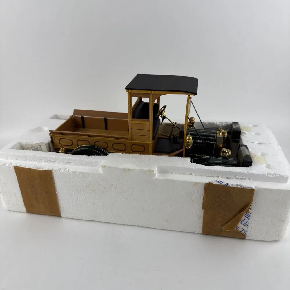Franklin Mint 1916 Ford Model T Woody Pick Up 1/16 Scale